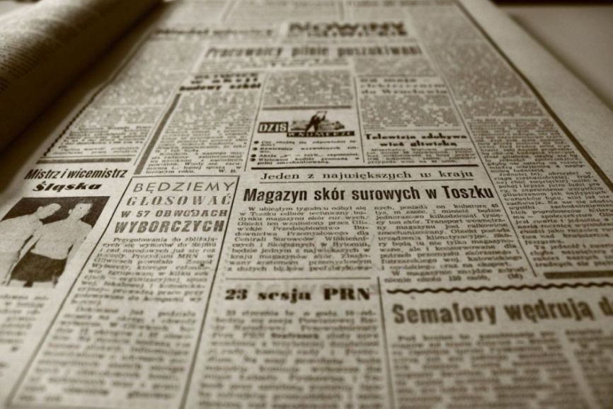 Imagen de un antiguo periódico impreso en papel